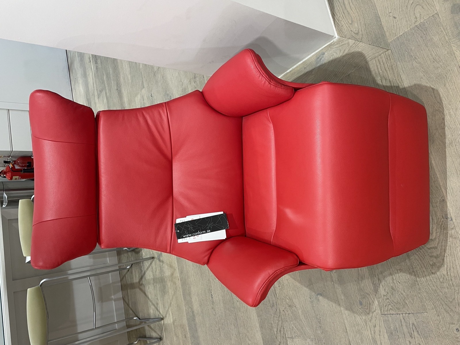 Conform Air swivel and tilt armchair in red leather